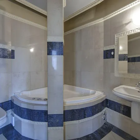 Royal Hotel