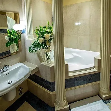 Royal Hotel