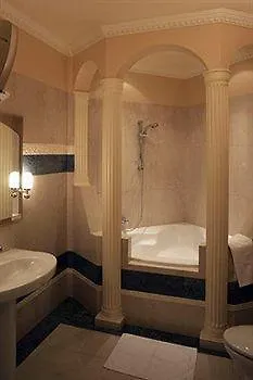 Royal Hotel