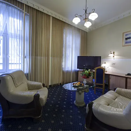 Royal 3*