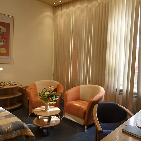 ホテル Royal グリヴィツェ