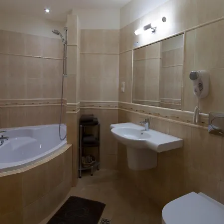 Royal Hotel 3*